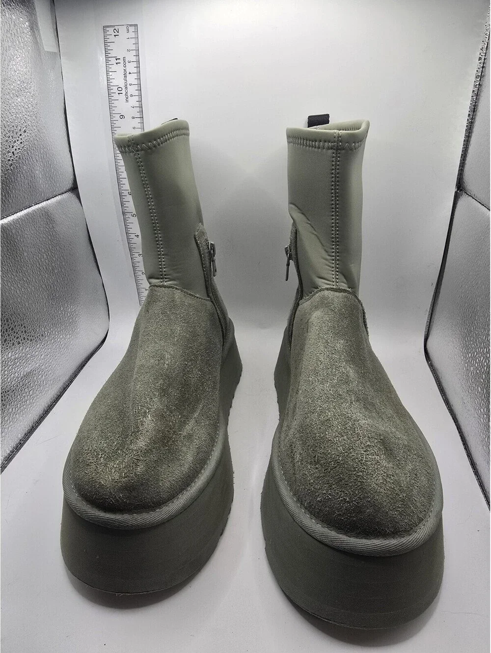 UGG Women's Classic Dipper Platform Suede Boots in Sage Green Size 9